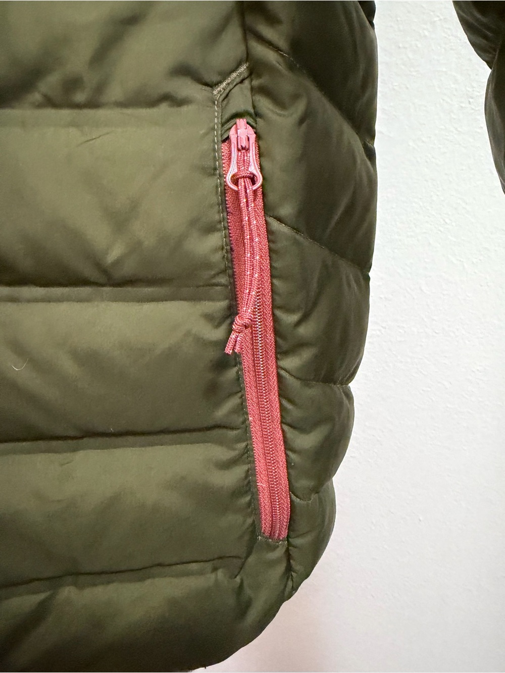Columbia Olive Green Puffer Jacket with Pink Zippers - Picture 4 of 11
